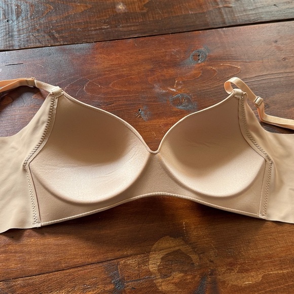 Smoothing back and side 36B light padding Figure Improving Technology Bra - Picture 4 of 4